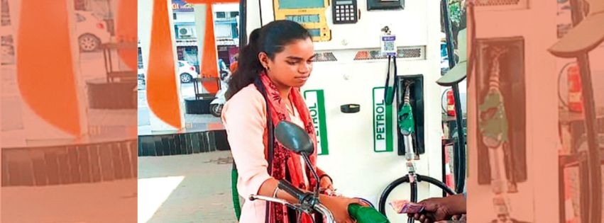 sanskrutik vartapatra vyakivishesh_Prachi-Lakhe-kolhapur-girl-petrol-pump-job-college-topper-struggles-success-story